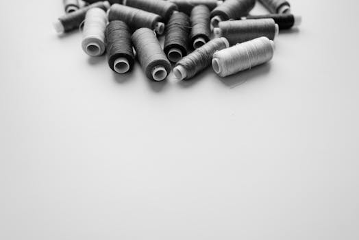 Ferramentas de validação de compatibilidade de fontes garantem uniformidade visual em várias plataformas.