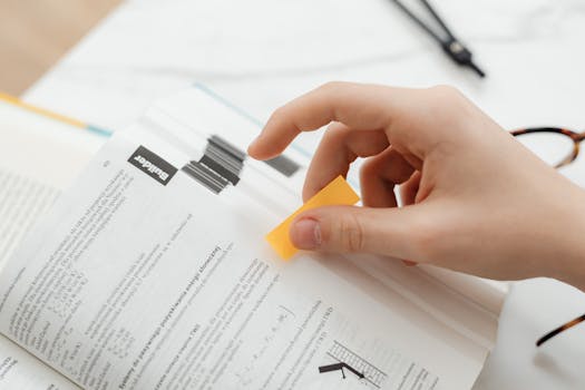 Processo de revisão para adequar conexões e melhorar a fluidez do texto.