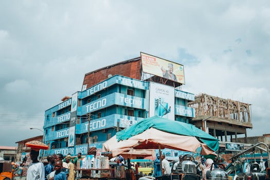 Ambiente urbano com dispositivos móveis.
