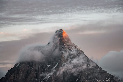 Comparação visual entre as diferentes arquiteturas de processamento de dados.