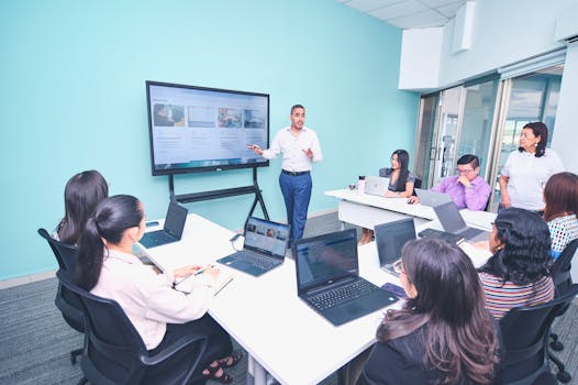 Equipe de suporte em treinamento contínuo.