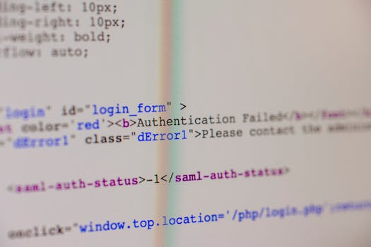 HTML semântico e atributos adaptativos.