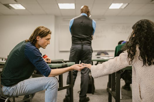 Colaboração entre membros da equipe na revisão e execução de testes automatizados.